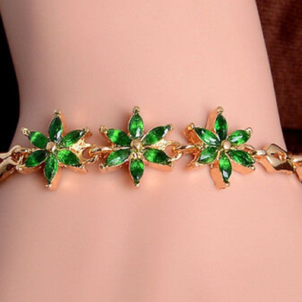 ❤️gorgeous Austrian 18K gold plated emerald flower